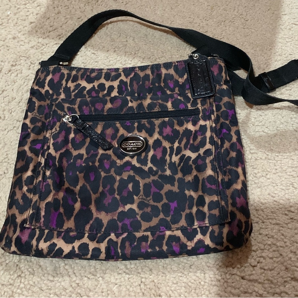 GUC-Vintage Coach Leopard Print crossbody